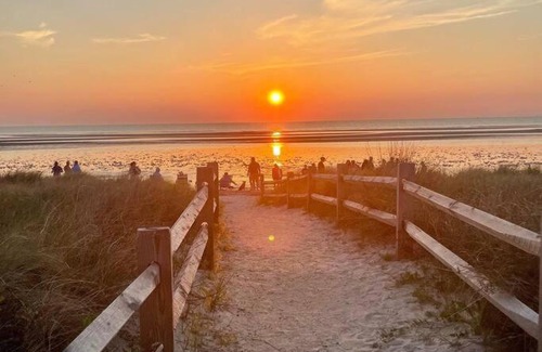 Villas House | Charming Bayside Cottage only a Walk to the beach
