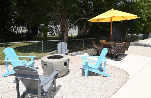 Villas House | Charming Bayside Cottage only a Walk to the beach