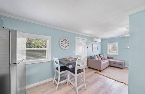 Galveston House | Charming Beach Bungalow Near the Seawall