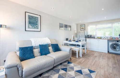 Pembroke House | Charming Beach Chalet with Balcony & Sea Views