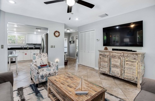 Miramar Beach Condo | Charming Beach Cottage with GOLF CART! Golf Course View, Screened Porch, Pool