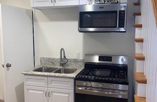 West Newport Cottage | Charming Beach Cottage Duplex-Huge Upper Level