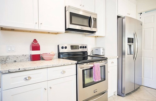 Central Naples House | Charming Beach Cottage with private pool! One mile to stunning Horizon Beach!