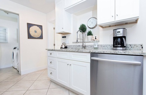 Central Naples House | Charming Beach Cottage with private pool! One mile to stunning Horizon Beach!