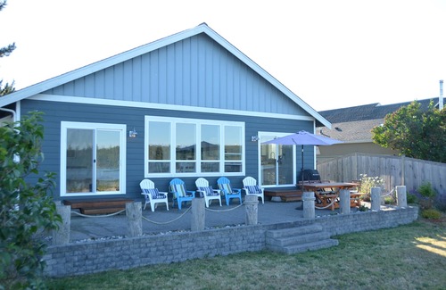 Ferndale House | Charming Beach Front Getaway at Sandy Point