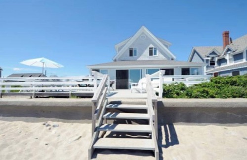 Humarock House | Charming Beach Front House in Humarock! Sleeps 8 Comfortably