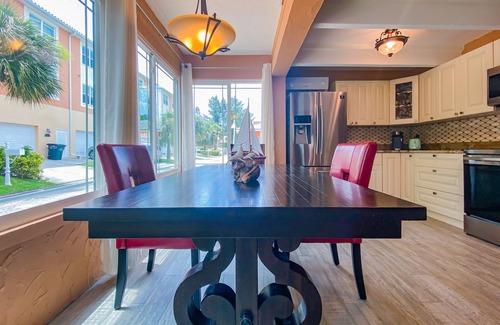 Indian Shores Villa | CHARMING BEACH VILLA-HUGE ROOFTOP DECK-600 FEET FROM THE BEACH