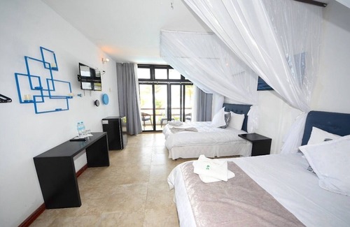 San Clemente Hotel | Charming Beachfront Hotel Room With Pool