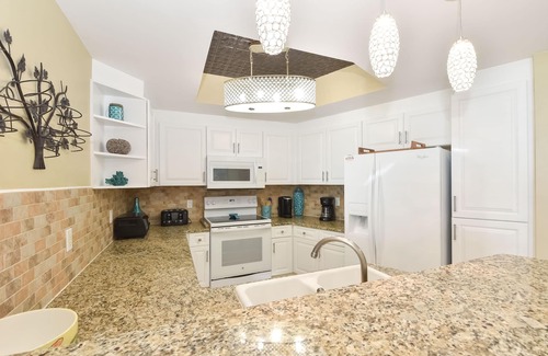 Fort Walton Beach - Destin Condo | Charming beachfront condo w/private balcony & elevator!