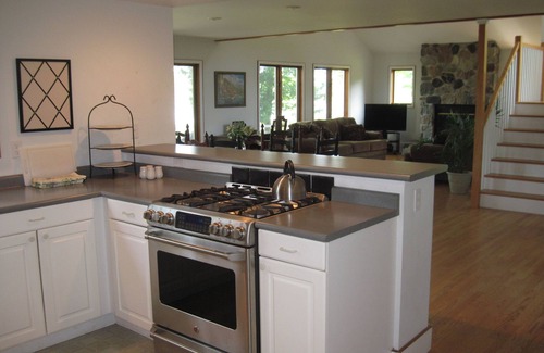Beulah House | Charming Beachfront Vacation Home On Crystal Lake: September ‘25 available!