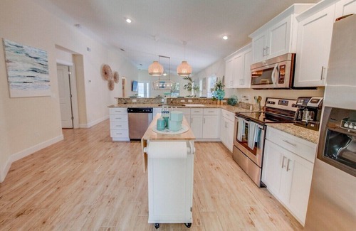 Palm Coast House | Charming Beachside Home with Pool