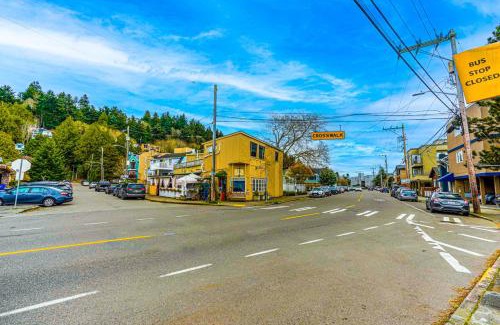 Alki Apartment | Charming Beachside Studio near Alki Beach
