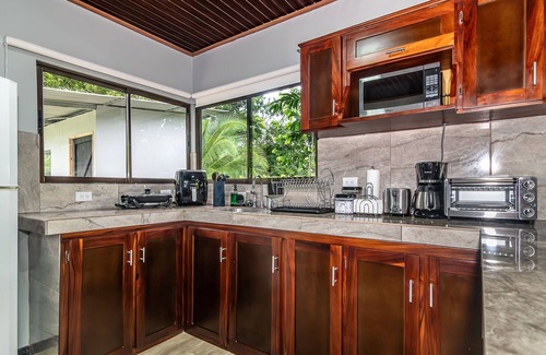 La Fortuna House | Charming, beautiful cabin.