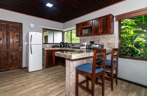 La Fortuna House | Charming, beautiful cabin.