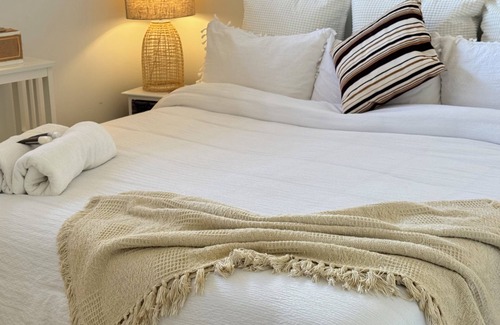 Culburra Beach Bed & Breakfast | Charming bed & breakfast with AC, WiFi in beautiful Culburra Beach