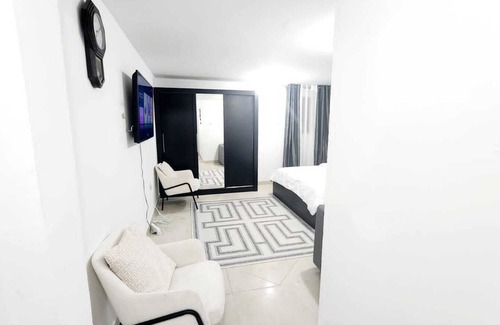 Abu Dhabi Bed & Breakfast | Charming bed & breakfast with WiFi, AC in fabulous Abu Dhabi