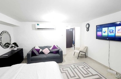 Abu Dhabi Bed & Breakfast | Charming bed & breakfast with WiFi, AC in fabulous Abu Dhabi