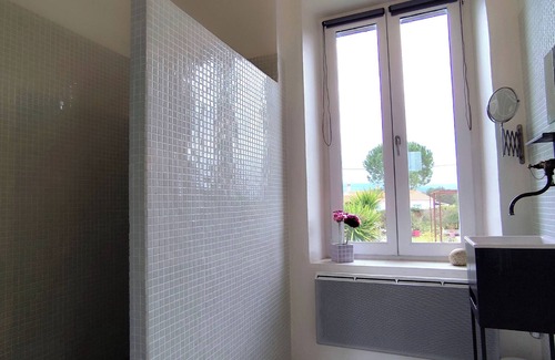 Conques-sur-Orbiel Bed & Breakfast | Charming bed and breakfast less than 15 minutes from Carcassonne Room 1