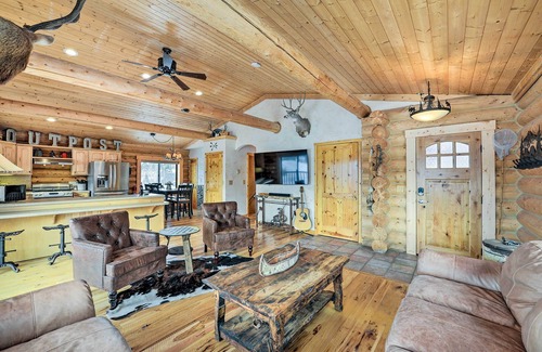 Bedford Cabin | Charming Bedford Cabin w/Private Hot Tub!