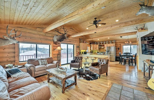 Bedford Cabin | Charming Bedford Cabin w/Private Hot Tub!