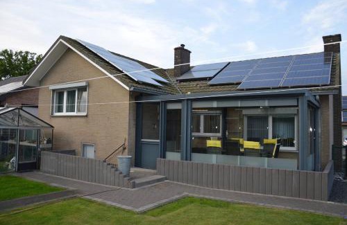 Opglabbeek House | Charming Belgian Getaway, vakantiewoning in Oudsbergen - 3 Bedrooms Garden