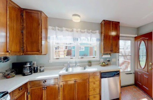 Montrose House | Charming Blue Bungalow Downtown Historic Montrose