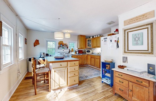 Bayville House | Charming Boothbay Harbor cottage with partial AC, full kitchen, and sun room
