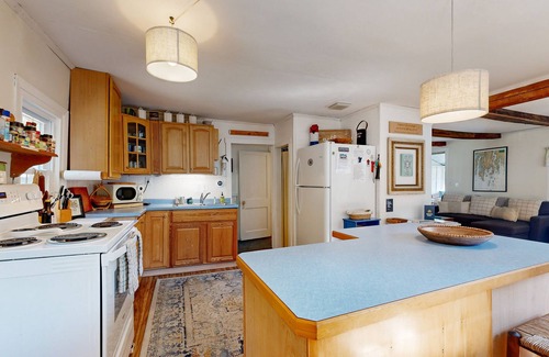 Bayville House | Charming Boothbay Harbor cottage with partial AC, full kitchen, and sun room