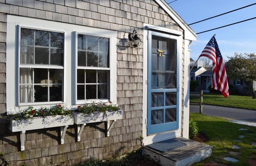 Brant Point Cottage | Charming Brant Point Cottage! Sleeps 6. No car needed, walk to beach and town!