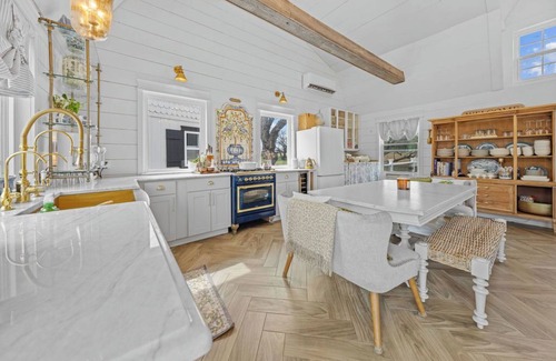 Mineral Wells Cottage | Charming Brazos River Front Cottage perfect for Stargazing, Tranquil and Private