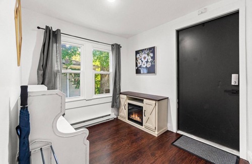 Fort Wayne Apartment | Charming Brick House Apartment with Free Parking
