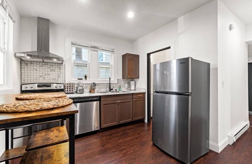 Fort Wayne Apartment | Charming Brick House Apartment with Free Parking