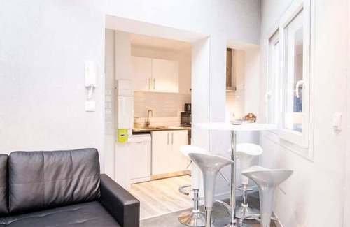 Tours City Centre Apartment | Charming bright T2 close to #Halles