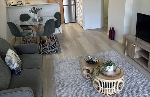 Broadbeach Apartment | Charming Broadbeach unit - Soothing pool views