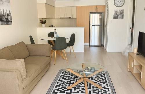 Broadbeach Apartment | Charming Broadbeach unit - Soothing pool views