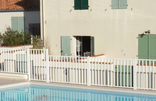 Saint-Martin-de-Re Apartment | Charming bungalow * with courtyard, swimming pool, WIFI