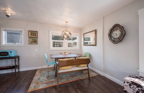 Paso Robles House | Charming Bungalow 2bd/2ba Office Ensuite by the month. Walk to Old Town Paso!