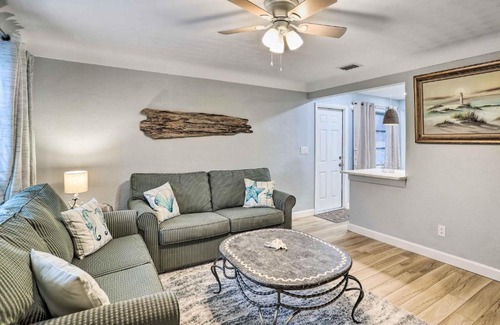 Greater Pinellas Point House | Charming Bungalow - 7 Mi to St Pete Beach!