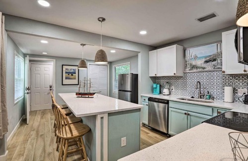 Greater Pinellas Point House | Charming Bungalow - 7 Mi to St Pete Beach!