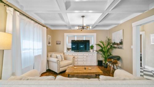 Corridor House | Charming Bungalow Centrally Located