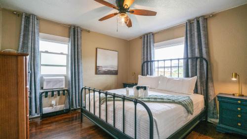 Corridor House | Charming Bungalow Centrally Located