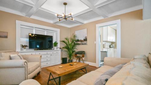 Corridor House | Charming Bungalow Centrally Located