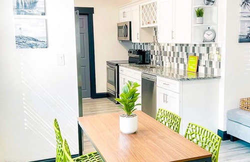 Bearss Plaza House | Charming Bungalow centrally located in South Tampa