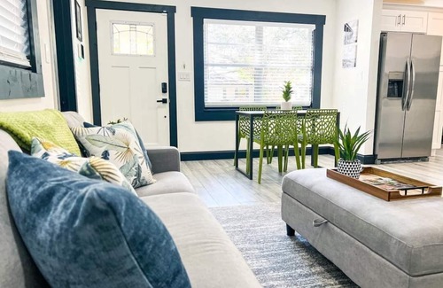 Bearss Plaza House | Charming Bungalow centrally located in South Tampa