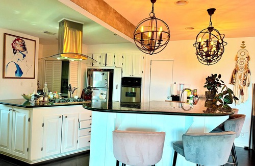 Sherman Oaks House | Charming bungalow house in Sherman Oaks w/pool table, fire pit, hot tub & piano