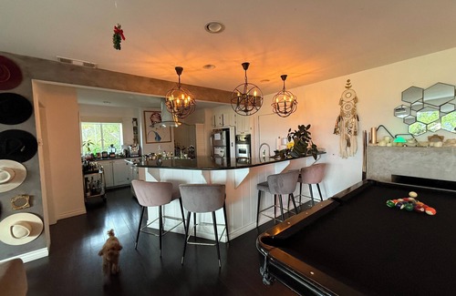 Sherman Oaks House | Charming bungalow house in Sherman Oaks w/pool table, fire pit, hot tub & piano