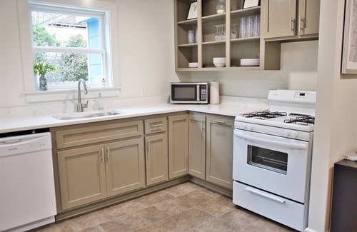 Laurel House | Charming Bungalow in Historic Laurel, Pet Friendly