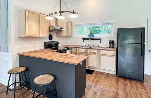 Fairhope House | Charming Bungalow Min From Shopping & Beaches