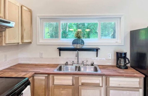 Fairhope House | Charming Bungalow Min From Shopping & Beaches