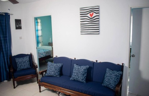 Kew House | Charming Bungalow minutes from Brandon's Beach